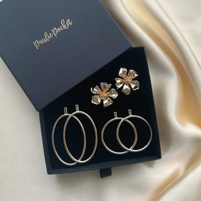 Paulie Pocket Paulie Pocket 3-piece flower earrings set - gold