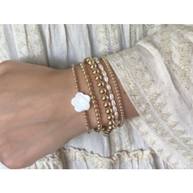 Armcandy by Syl Armcandy by Syl armband Lieve met real gold plated balletjes en witte parel bloem
