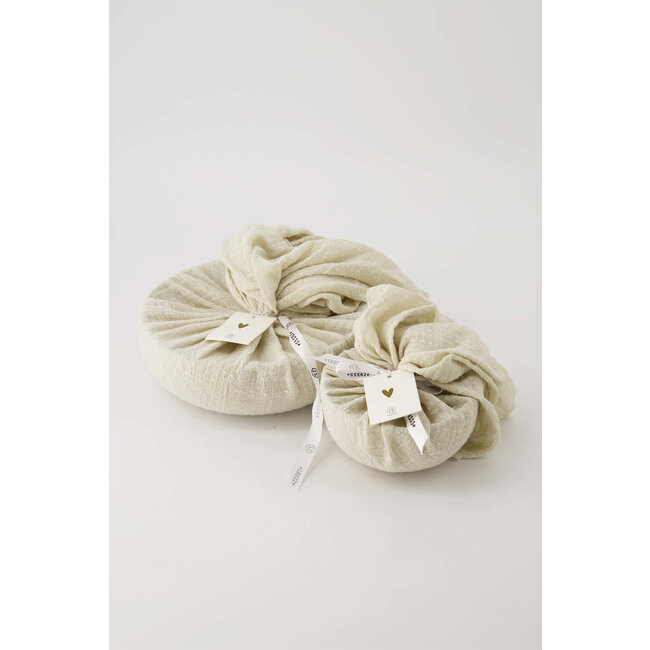 Zusss Geurkaars metaal goud in linnendoek M zand/goud