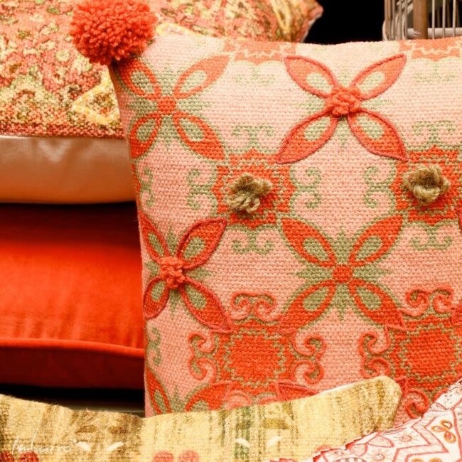 Imbarro Cushion Neith