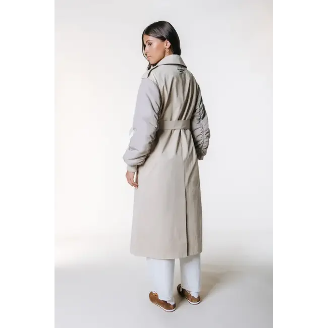 Colourful Rebel COLOURFUL REBEL - KAIA CONTRAST SLEEVE TRENCHCOAT - LIGHT SAND