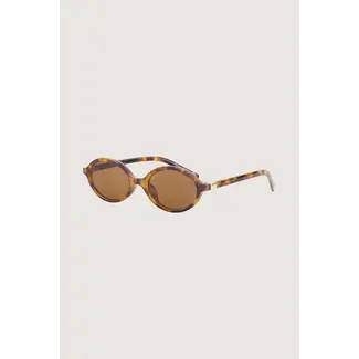 Zusss ZUSSS - ZONNEBRIL GEVLAMD CAT EYE INCL. BRILLENKOKER