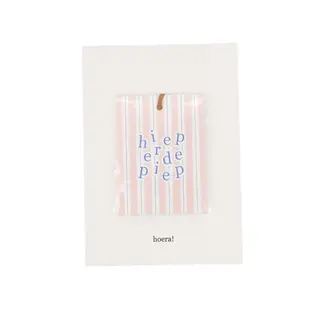 Zusss ZUSSS - ANSICHTKAART MINI GEURZAKJE HIEPERDEPIEP HOERA