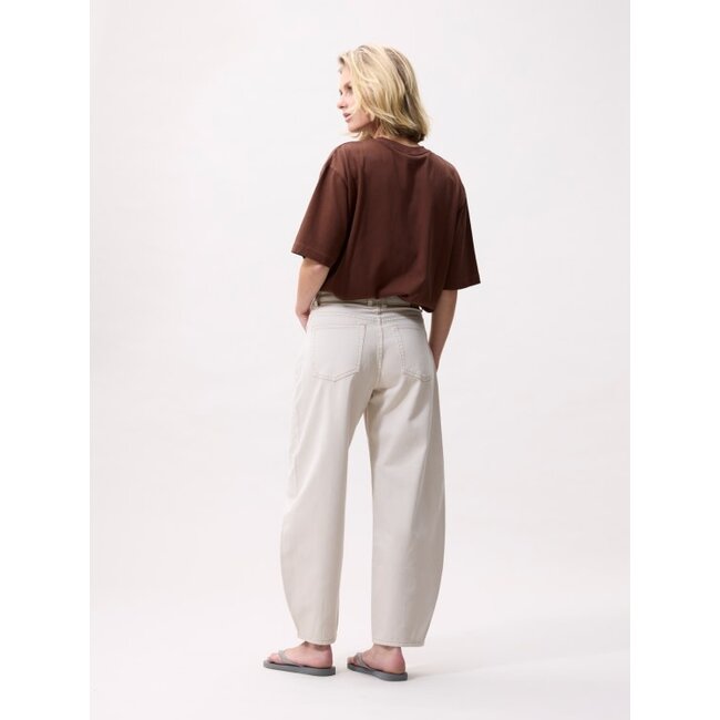 Catwalk Junkie CATWALK JUNKIE - CROPPED BARREL FIT JEANS - CREAM