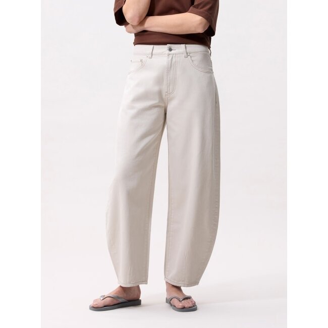 Catwalk Junkie CATWALK JUNKIE - CROPPED BARREL FIT JEANS - CREAM