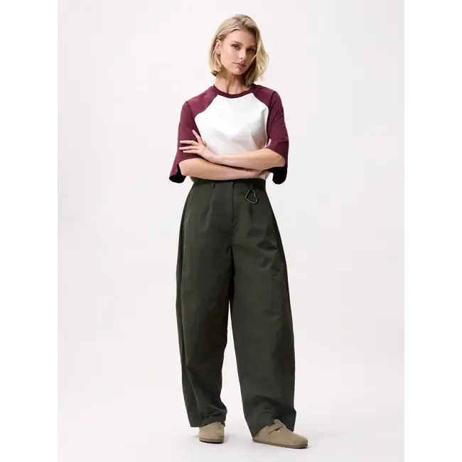 Catwalk Junkie CATWALK JUNKIE - BARREL SHAPED TROUSERS - MOUNTAIN VIEW