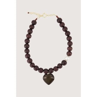 Zusss ZUSSS - CHUNKY BEAD NECKLACE WITH HEART CHARM - DARK CHOCO