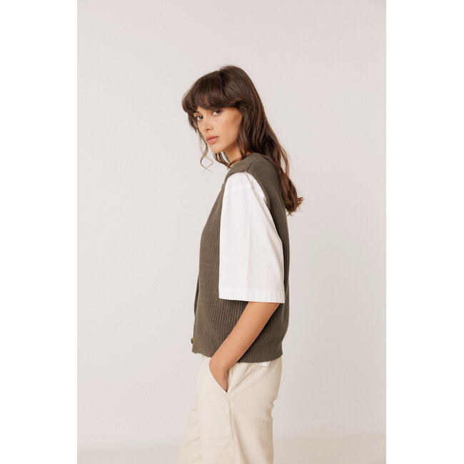 Indi&Cold INDI & COLD - RIB KNIT VEST WITH MERINO - KHAKI