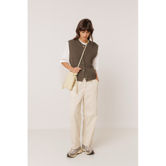 Indi&Cold INDI & COLD - RIB KNIT VEST WITH MERINO - KHAKI