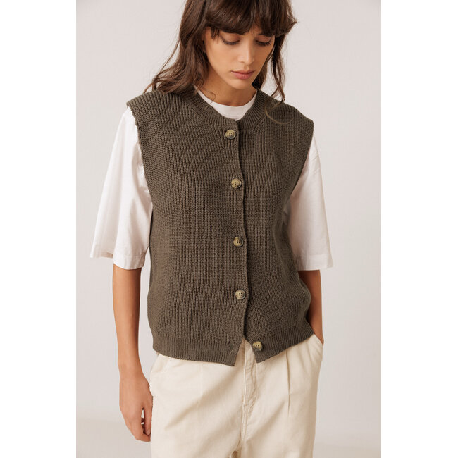 Indi&Cold INDI & COLD - RIB KNIT VEST WITH MERINO - KHAKI