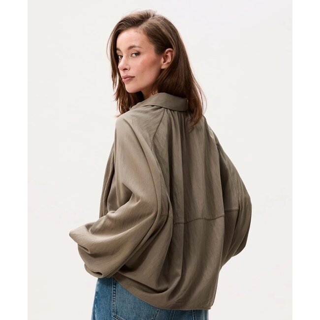 Catwalk Junkie CATWALK JUNKIE - DRAPED BLOUSE - BEETLE