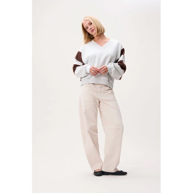 Catwalk Junkie CATWALK JUNKIE - SPORTY VNECK SWEATER - LIGHT GREY MELANGE