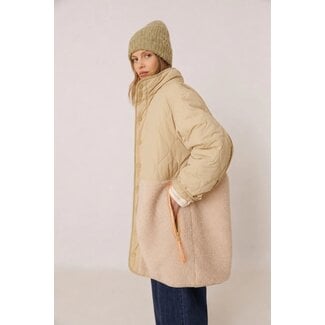 Indi&Cold INDI & COLD - OVERSIZED JAS - FUR COAT - BEIGE