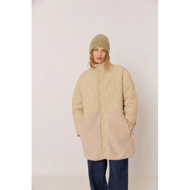 Indi&Cold INDI & COLD - OVERSIZED JAS - FUR COAT - BEIGE