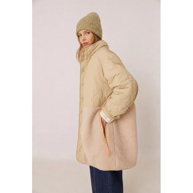 Indi&Cold INDI & COLD - OVERSIZED JAS - FUR COAT - BEIGE