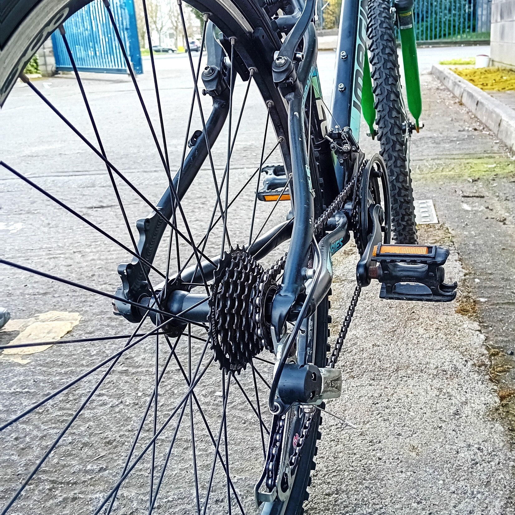 Imagine Mountain Bike - 16 inch - black and green