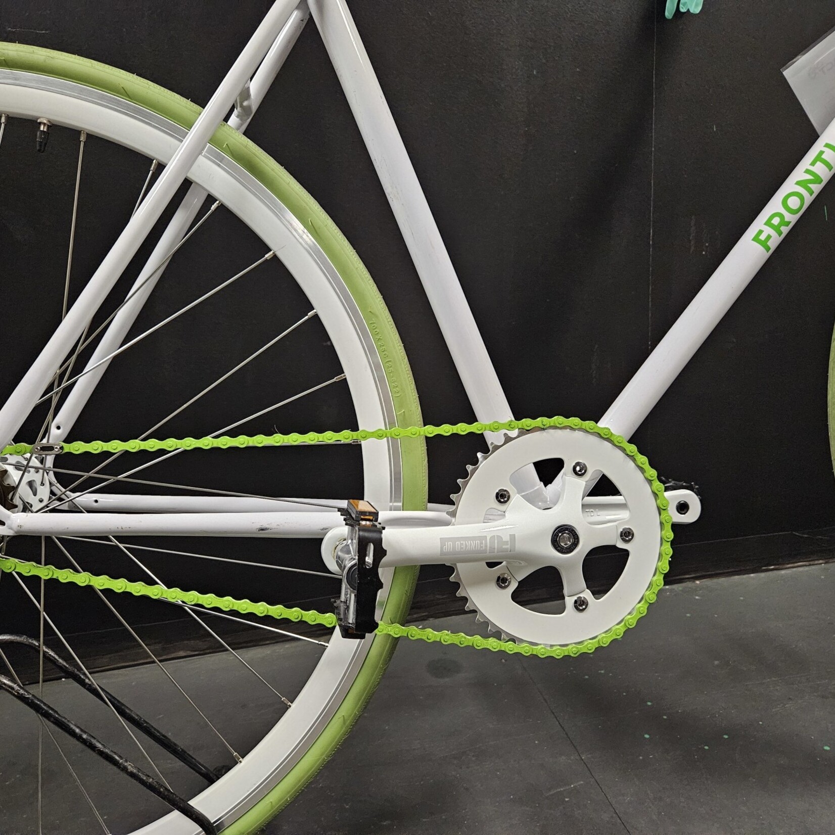 Frontline Frontline Bikes Men's Fixie Bicycle - white