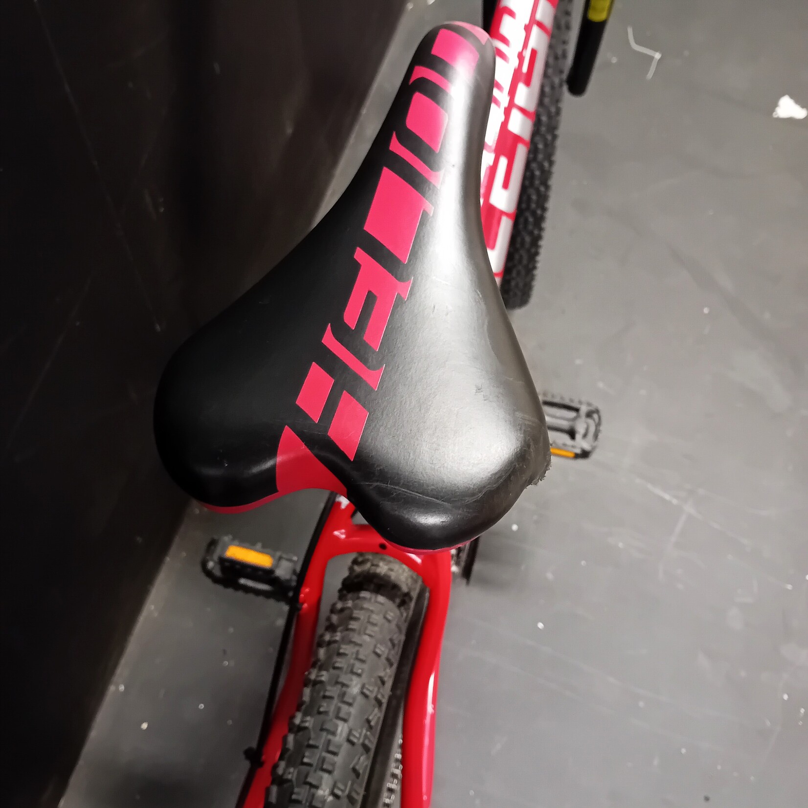 Raleigh Raleigh Men's Mountain Bike - red