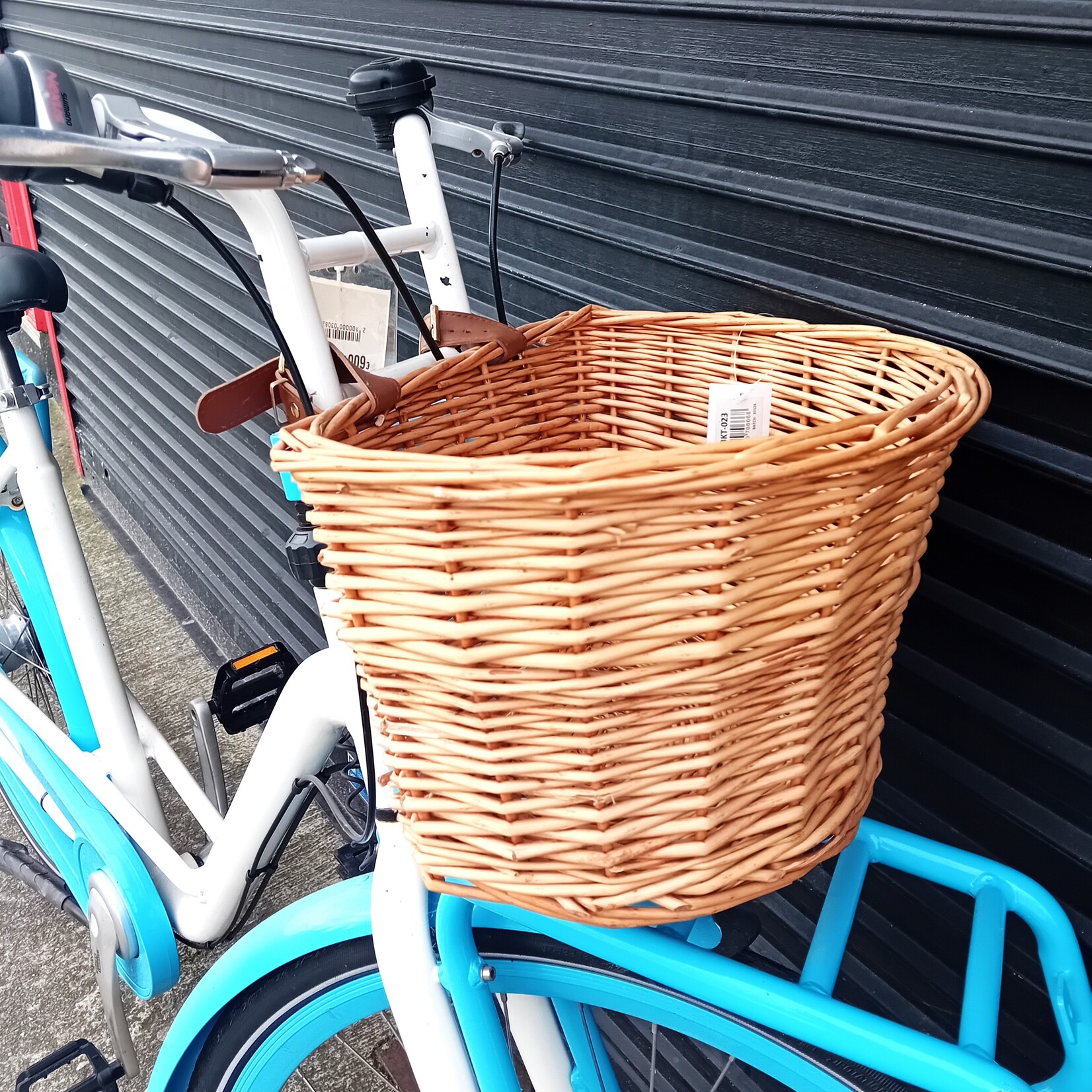 Dutch Style Dutch Style Bike - turquoise and white