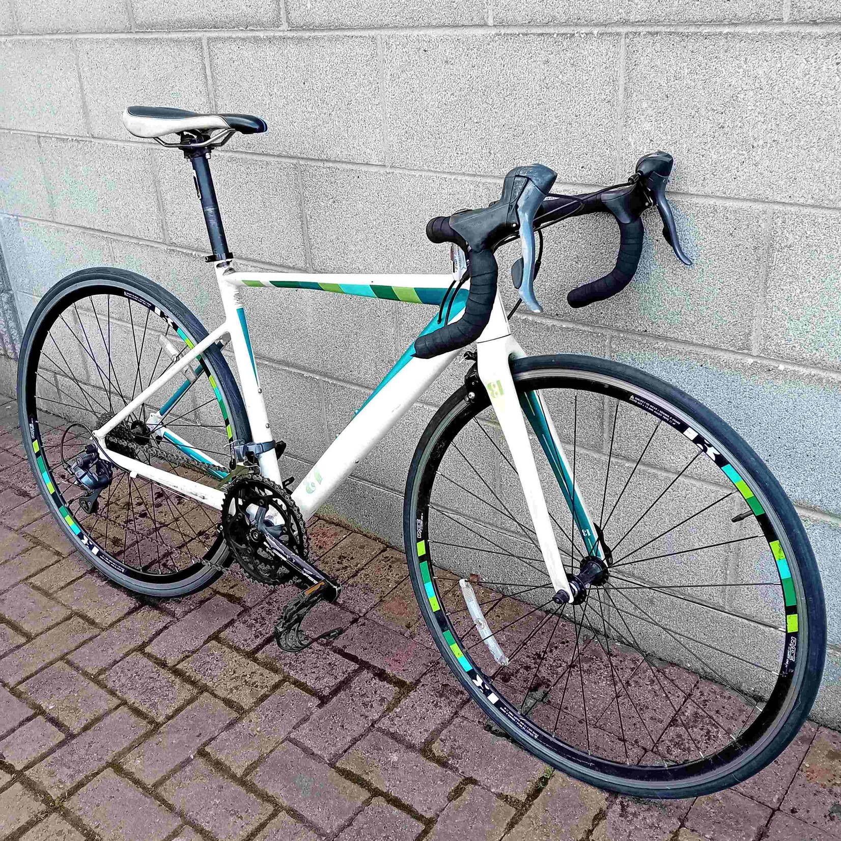 Intrinsic Intrinsic Alpha Road Bike