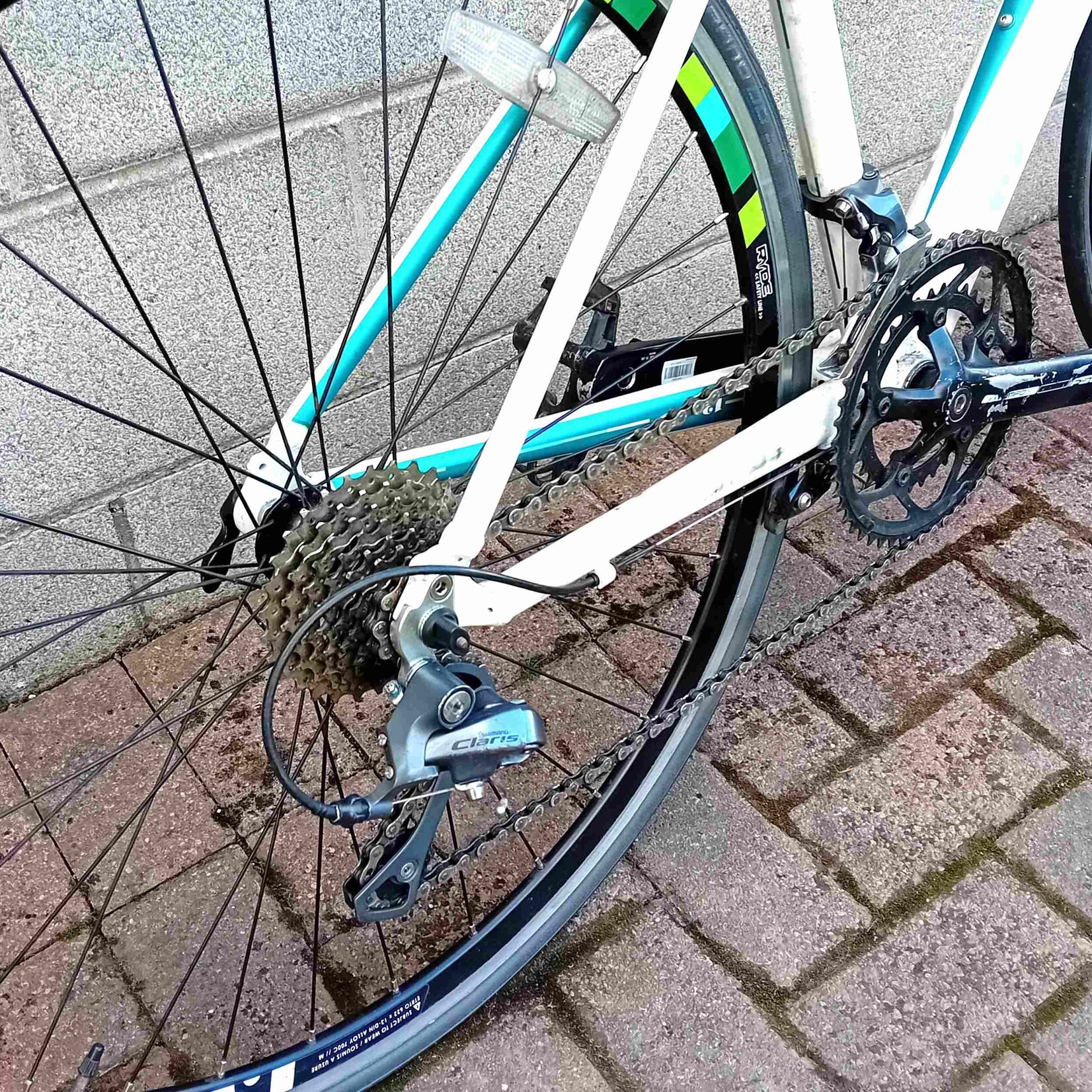 Intrinsic Intrinsic Alpha Road Bike