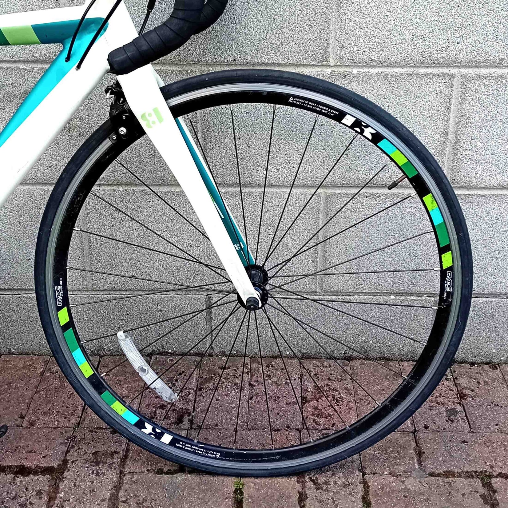 Intrinsic Intrinsic Alpha Road Bike