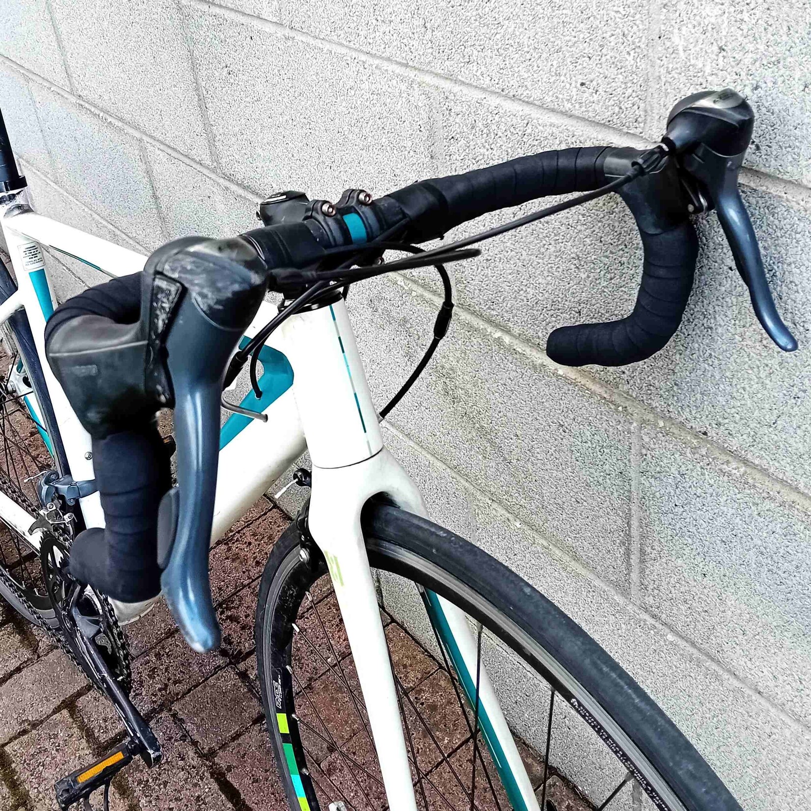 Intrinsic Intrinsic Alpha Road Bike