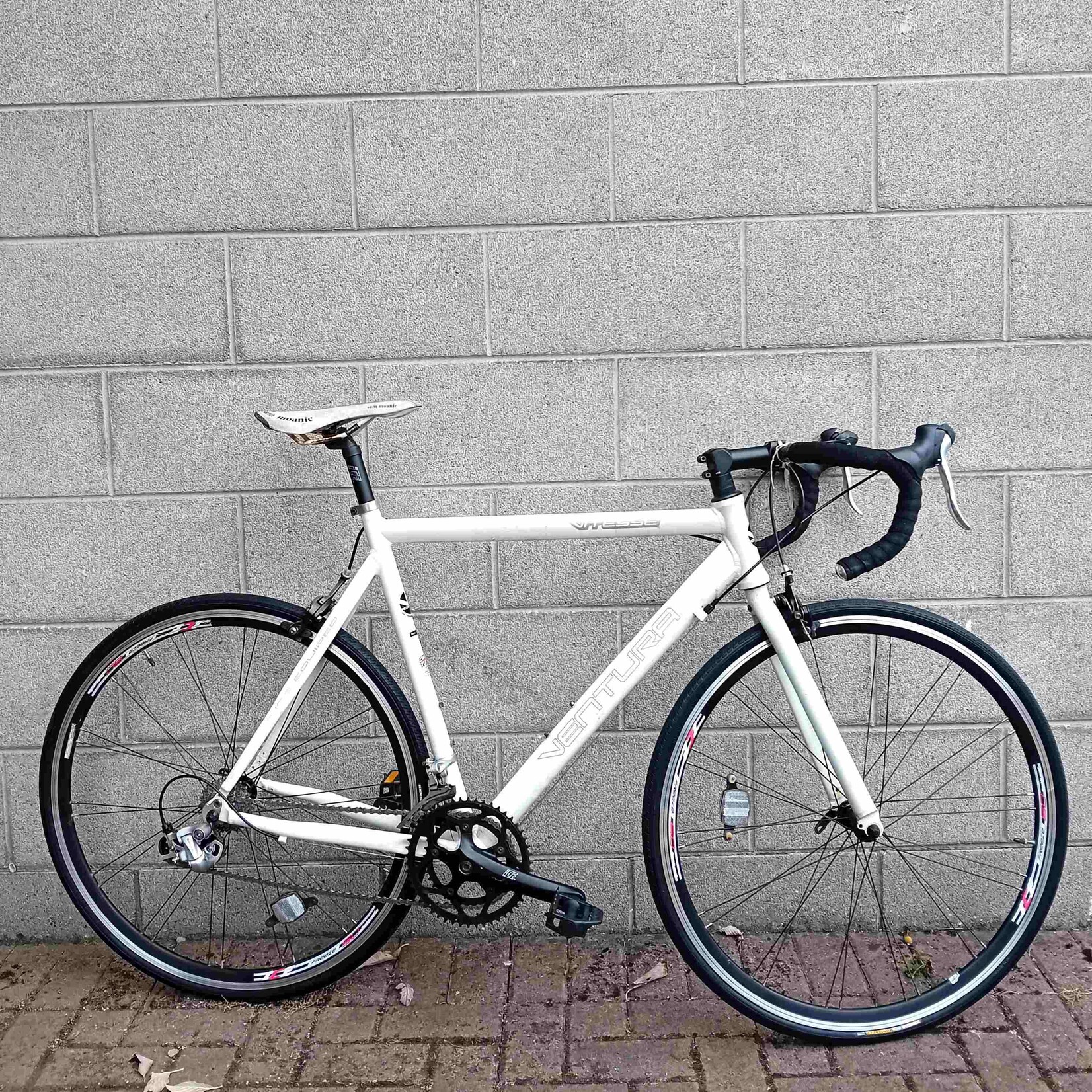 Vitesse Ventura Vitesse Road Bike