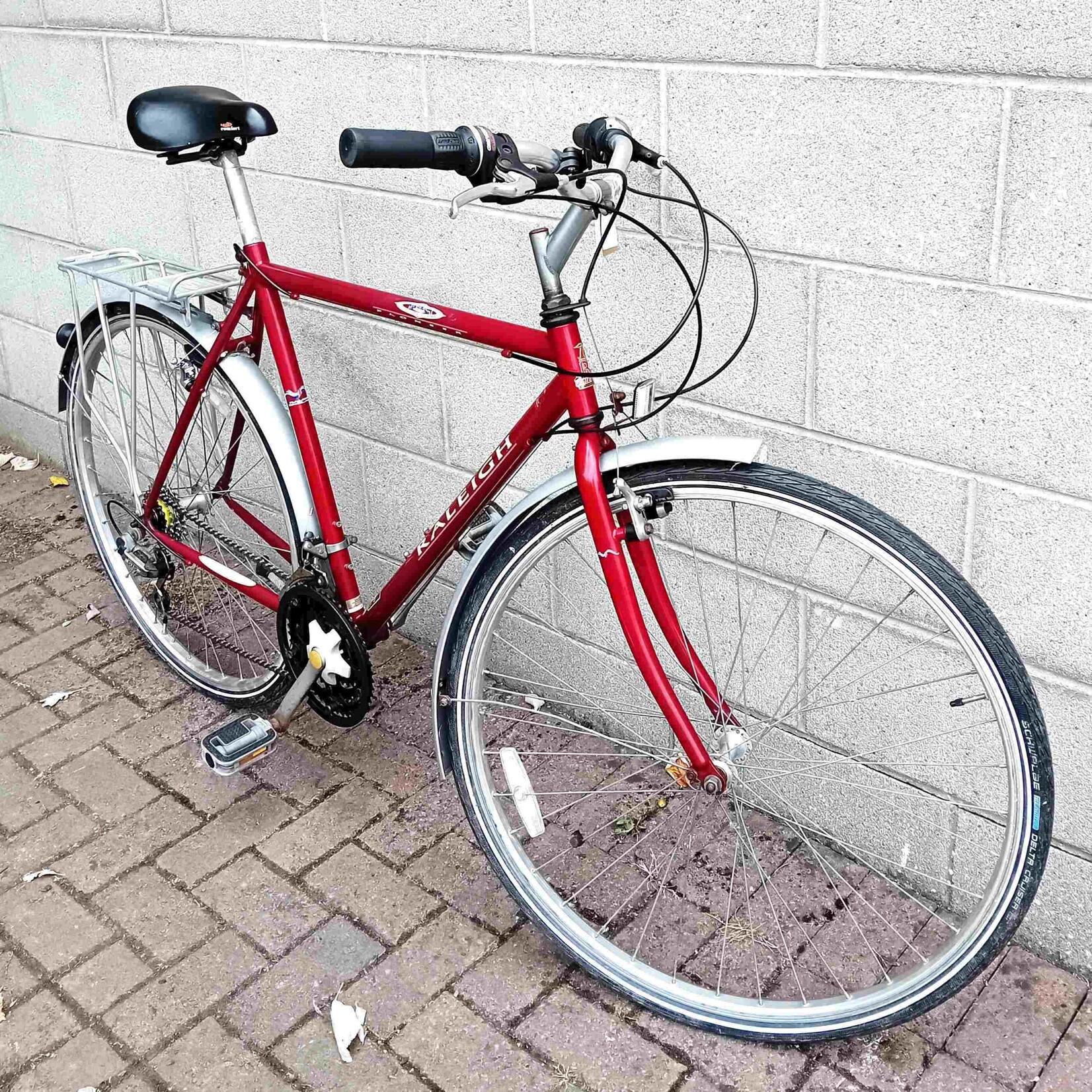 Raleigh Raleigh Pioneer Men's Hybrid Bike