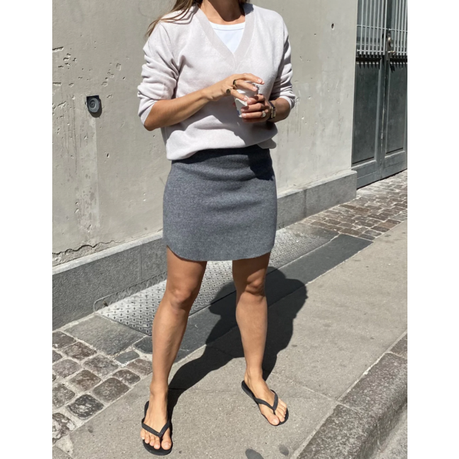 PEOPLE'S REPUBLIC OF CASHMERE BOXY V-NECK DUSTY GREY