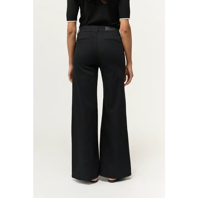 Pieszak PD-ASTA SWAN JEANS BLACK FOREVER