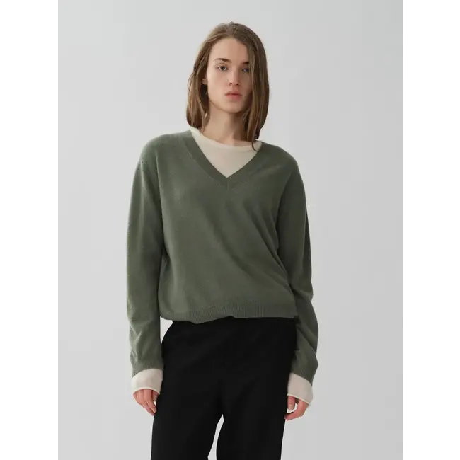 PEOPLE'S REPUBLIC OF CASHMERE WOMEN'S OVERSIZED V-NECK HEATHER KHAKI