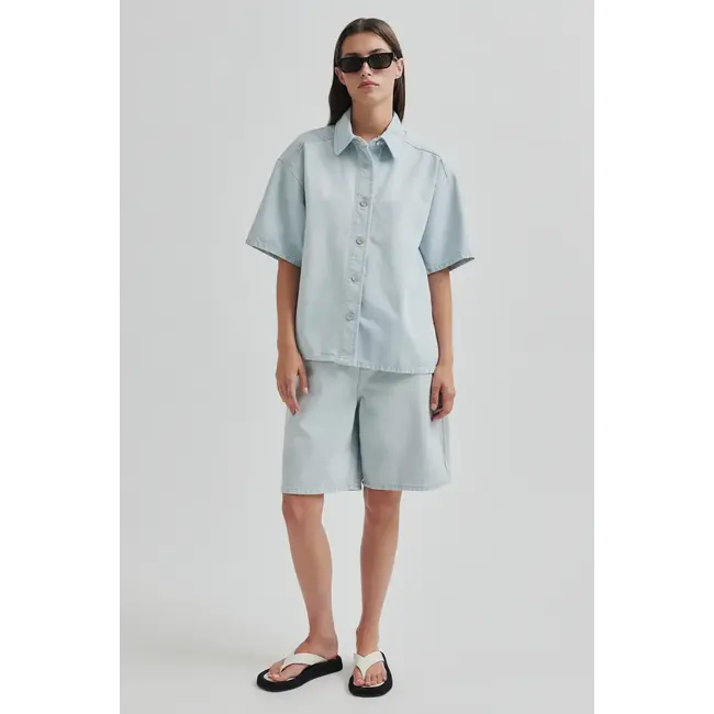 Second Female FIRA BERMUDA SHORTS LIGHT DENIM BLUE