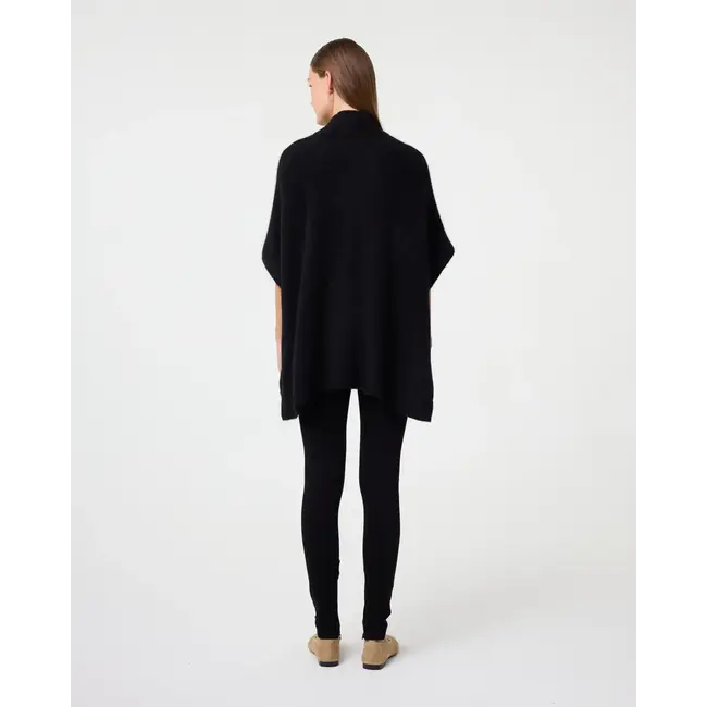 KNIT-TED PLEUNIE PONCHO BLACK