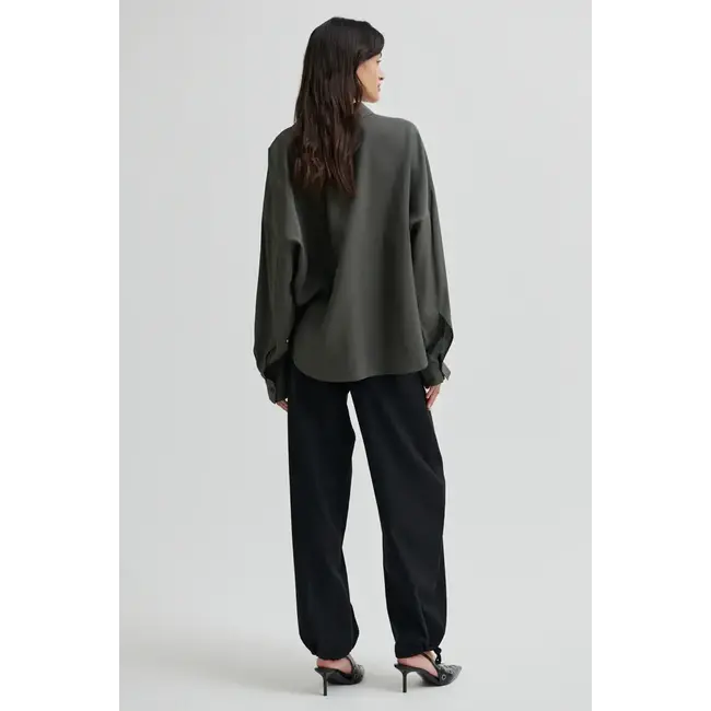 Second Female TIMELINE BLOUSE BELUGA