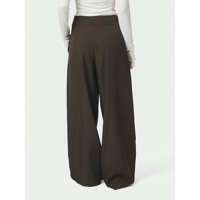 Neo Noir LUCILLE STRUCTURE PANTS DARK BROWN