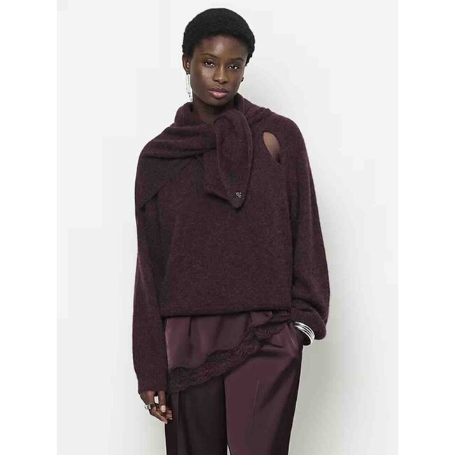 Dante 6 SKAI KNITTED TRIANHULAR SCARF BORDEAUXROOD