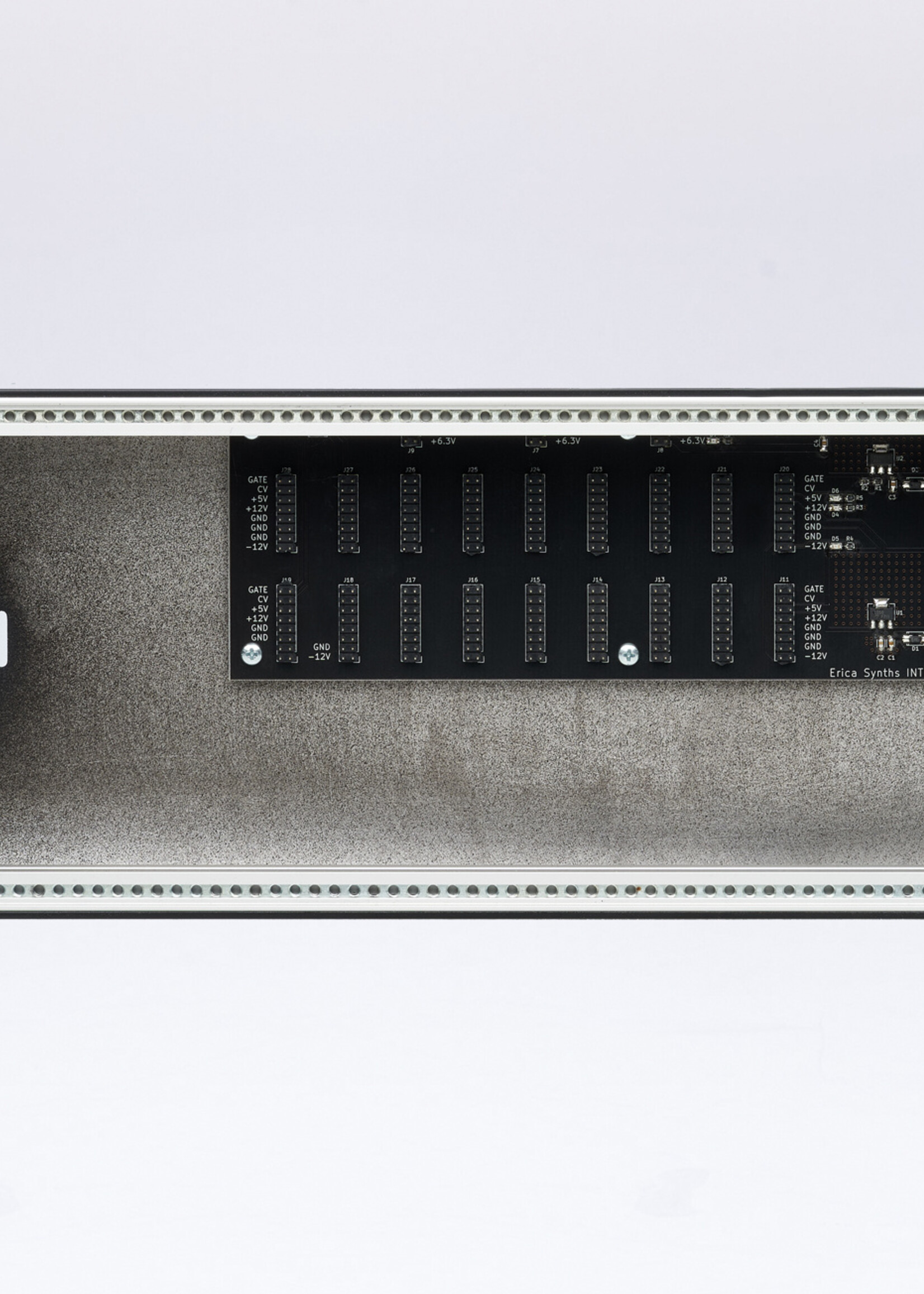 Erica Synths Erica Synths 1 x 84HP skiff case with integrated PSU: black side panels (EU plug)