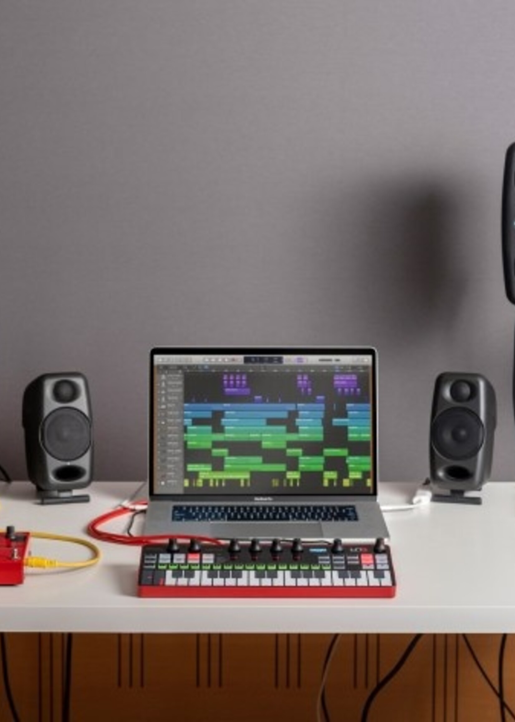 IK Multimedia UNO Synth Pro Desktop