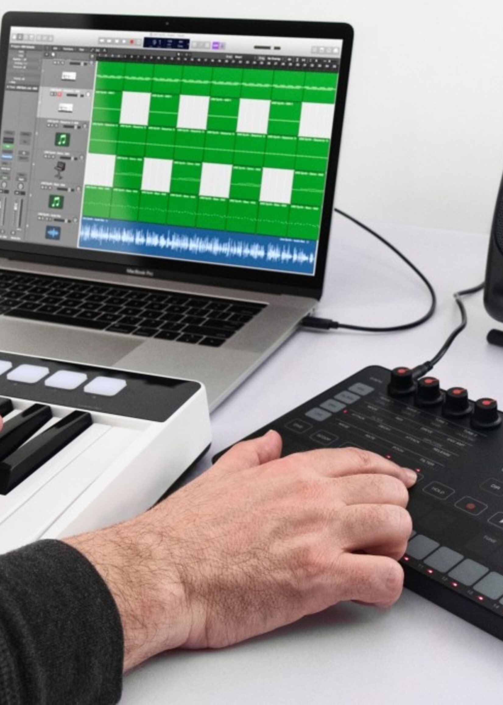 IK Multimedia Uno Synth