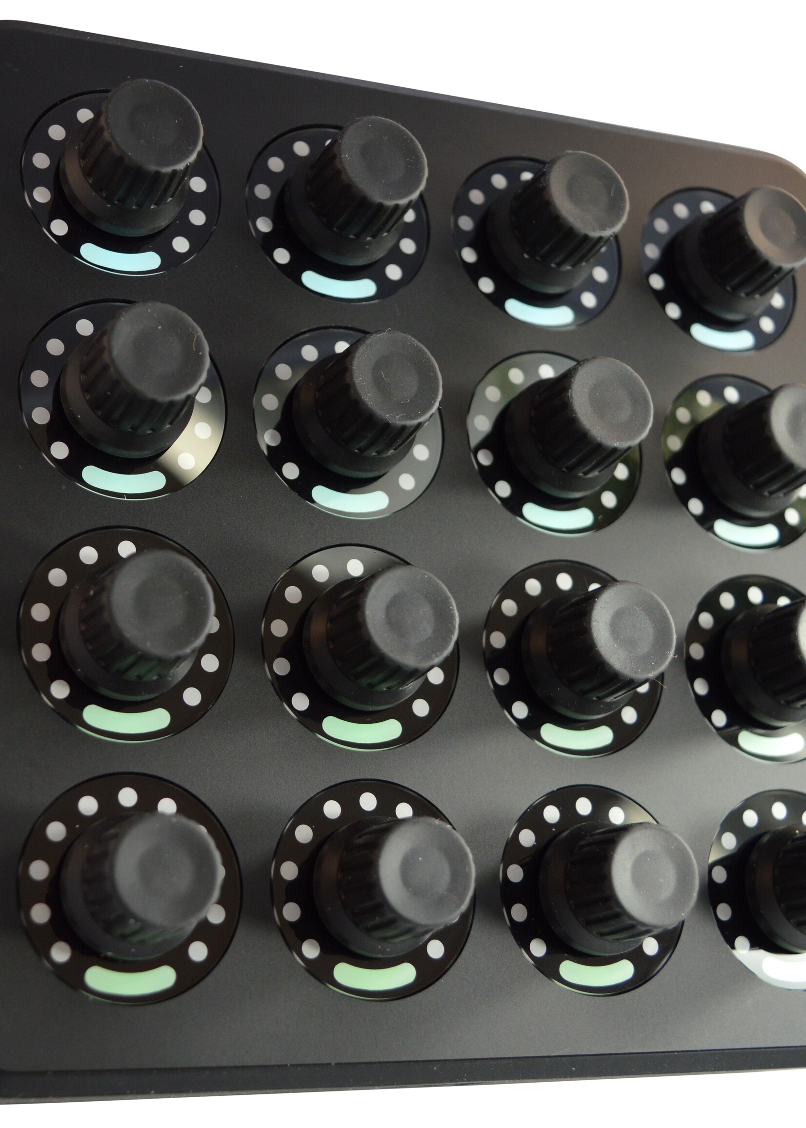DJ Techtools Midi Fighter Twister