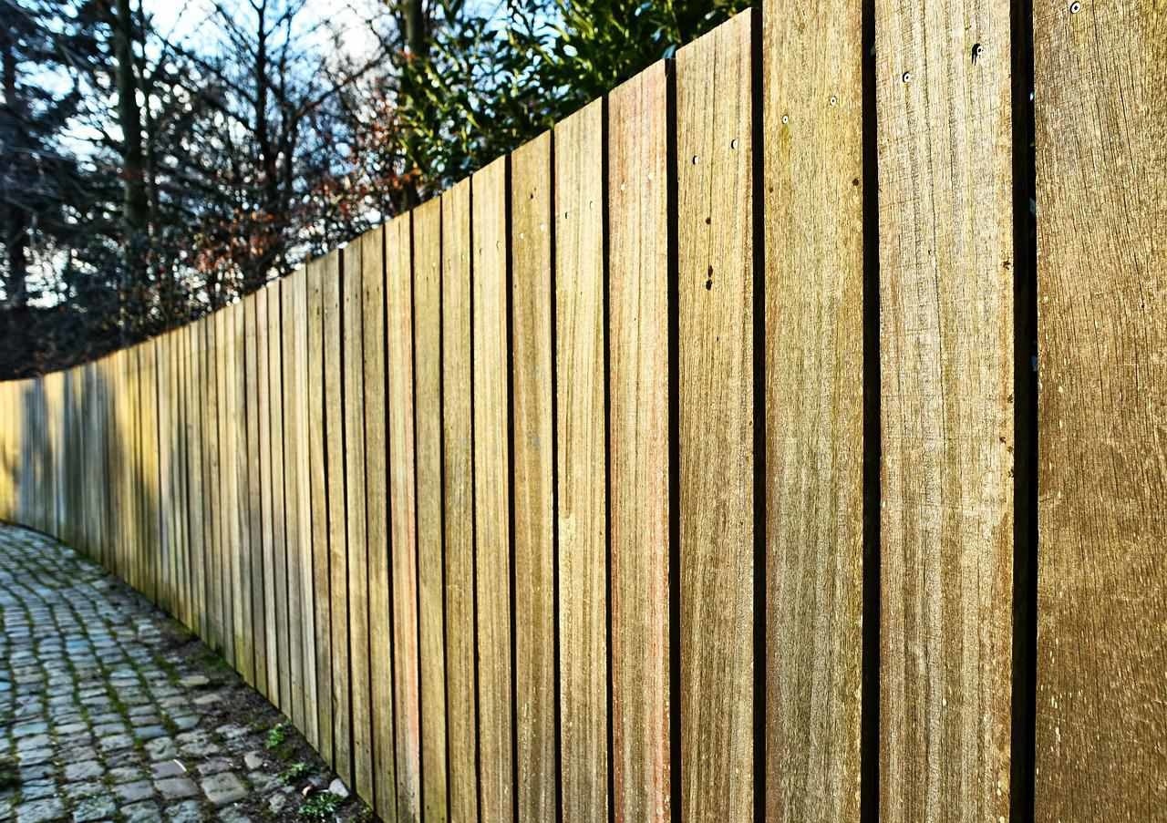 Grâce à une clôture, vous créez un sentiment d'intimité dans votre jardin.