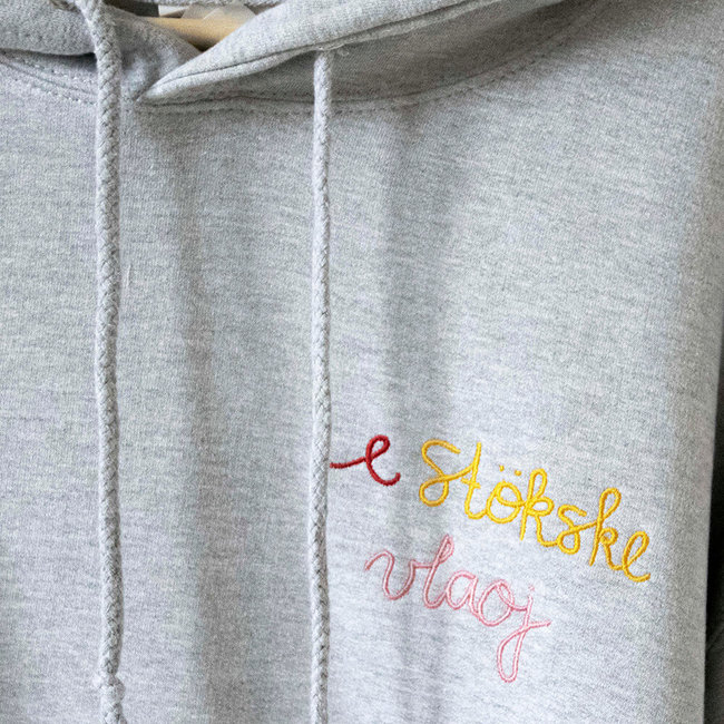 Maastricht Store Vlaai hoodie 'E stökske vlaoj' unisex grijs