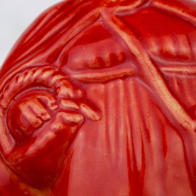 Stichting aardewerk erfgoed Maastricht Beeldje Mooswief aardewerk geglazuurd - rood