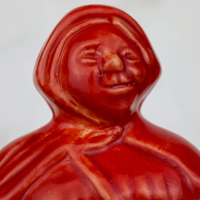 Stichting aardewerk erfgoed Maastricht Beeldje Mooswief aardewerk geglazuurd - rood