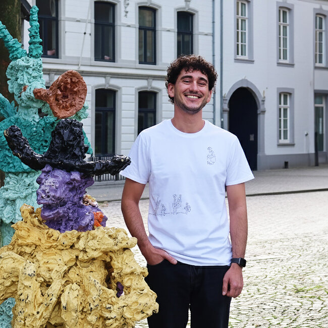 Pierre Maastricht T'shirt 'Vastelaovend vierend volk' wit