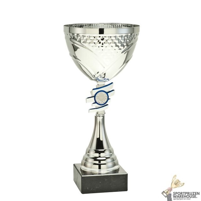Zilveren sportprijs met blauw accent in verschillende hoogtes