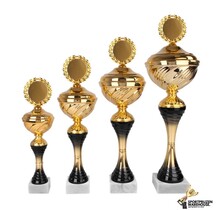 Sportprijs van goud met zwart accent