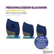 Blauwe trofee van glas