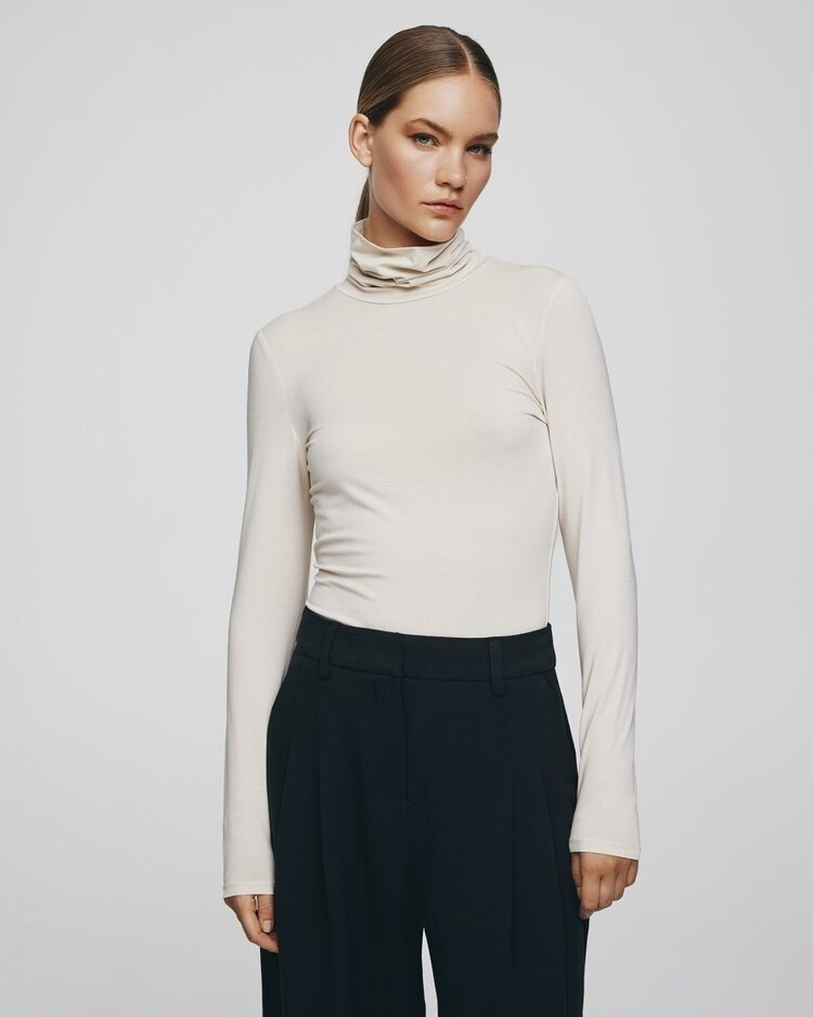 Moss Copenhagen betrina roll neck thin top - ecru
